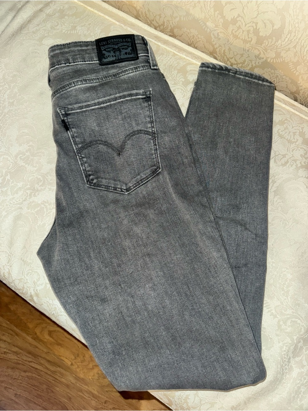 Levi's Women's Gray Skinny Jeans - Faded Charcoal Wash